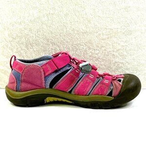 KEEN Outdoor Shoes Sandals Size 5 Pink Covered Toe Hook Loop Close Womens/Kids